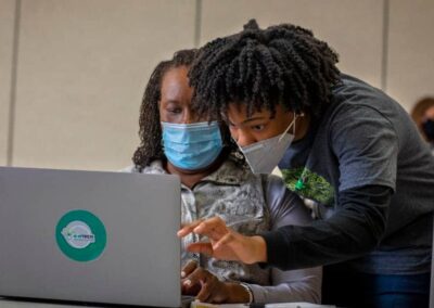4-H Tech Changemakers help adults become tech savvy