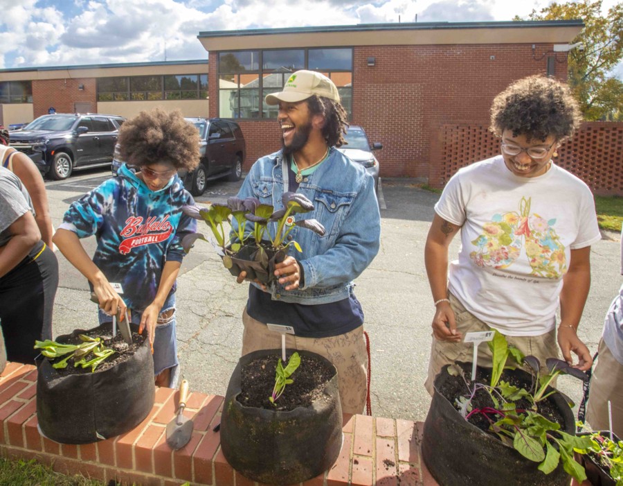 Students go for the green in fall ‘Adopt-a-Pot’