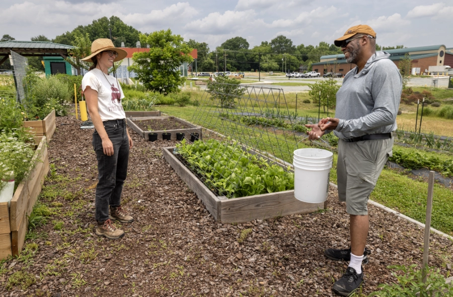 Extension Brings Communities Together in the Garden