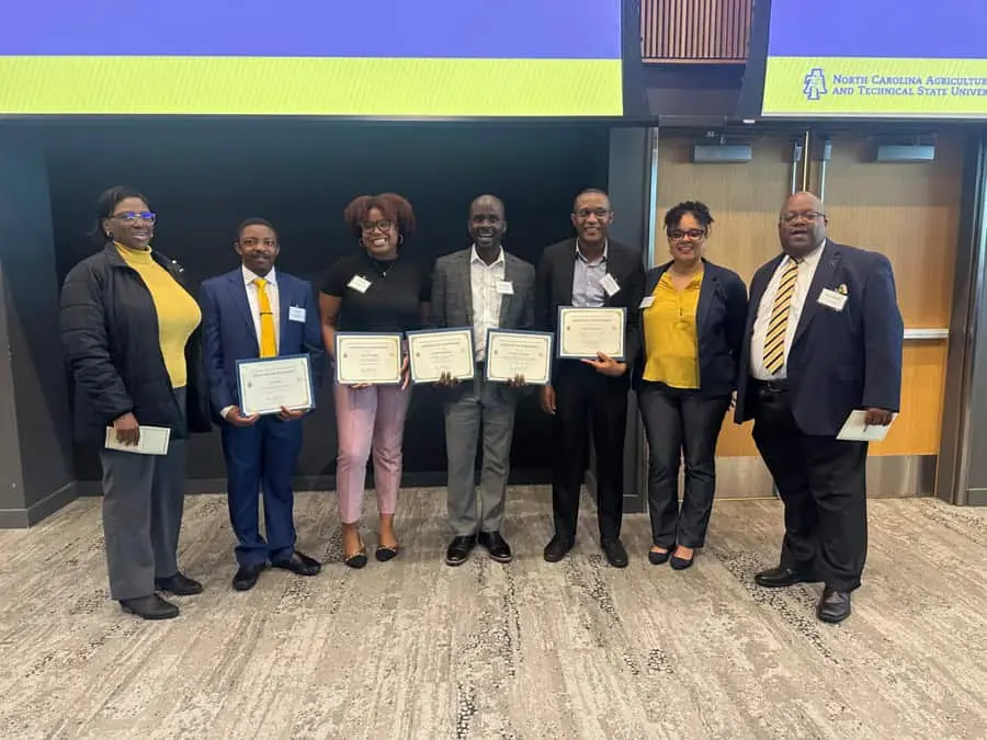 Undergraduate, Graduate Students Earn University-Wide Awards