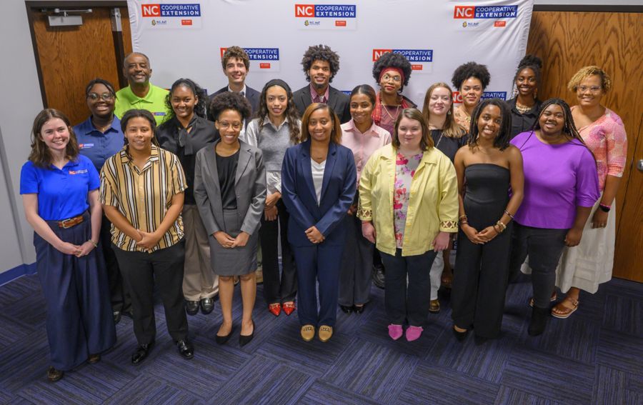 Summer of Service: Extension Interns Learn to Teach