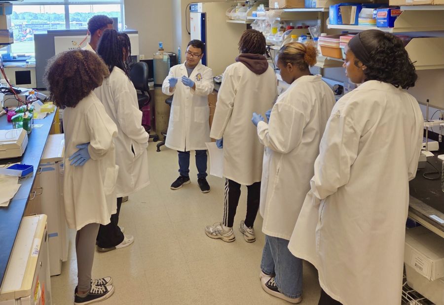 CEPHT Opens Labs to Charlotte Food Science Scholars